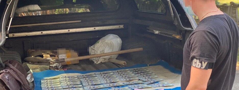 П'ять тисяч доларів за місце на кладовищі: у Києві затримали здирників