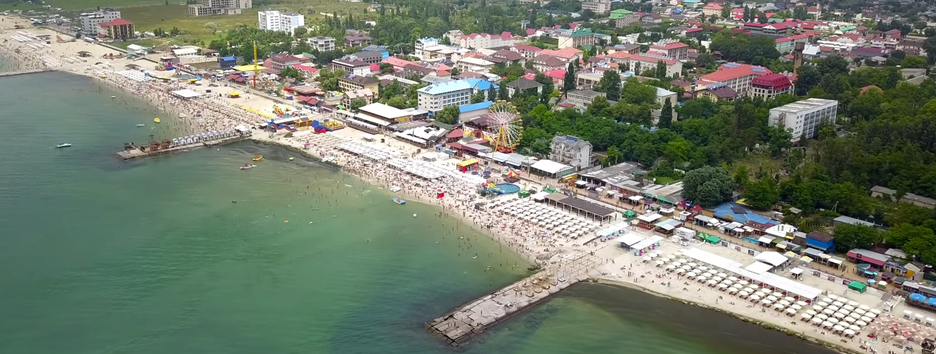 Відпочинок у Залізному Порту: блогер показав дельфінів і переповнені пляжі (відео)