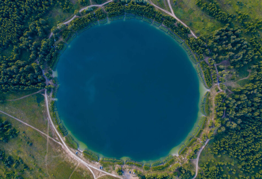 Око Полісся - озеро в Чорнобилі набуло ідеальної круглої форми - фото 1