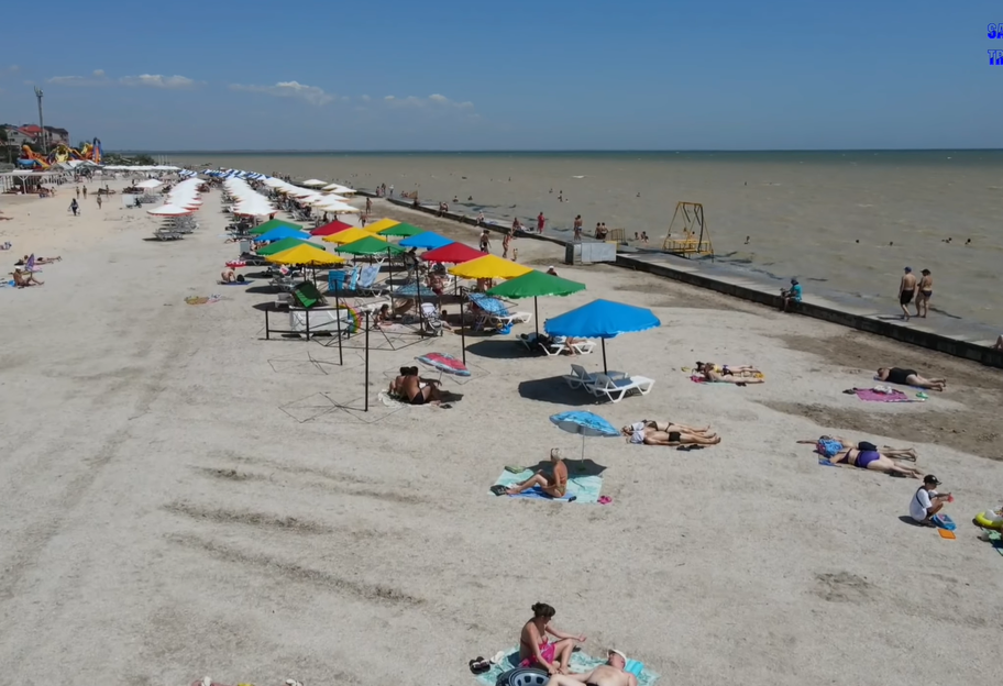 Отдых в Геническе 2021 - блоггер показал воду, туристов и пляжи - видео - фото 1