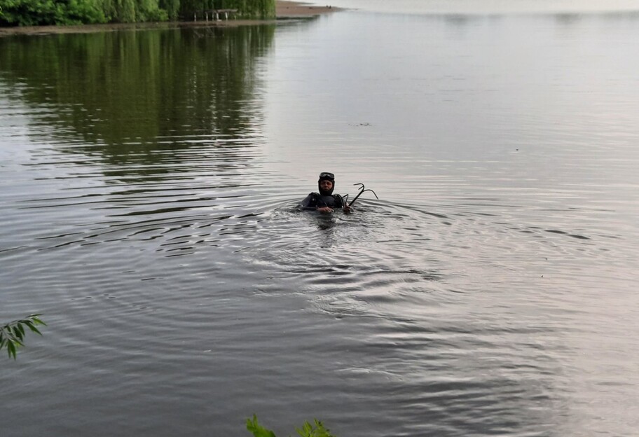 В Харькове 17-летний юноша хотел спасти друга, который тонул, но утонул сам - фото 1