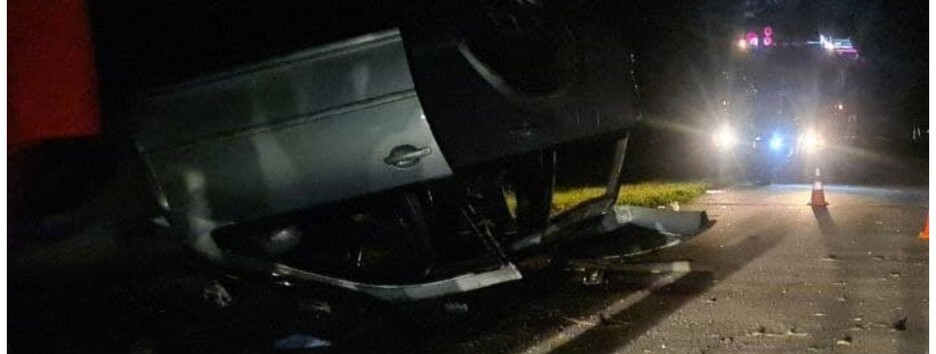 Под Киевом перевернулся автомобиль с 11 пассажирами, двое погибли (фото)