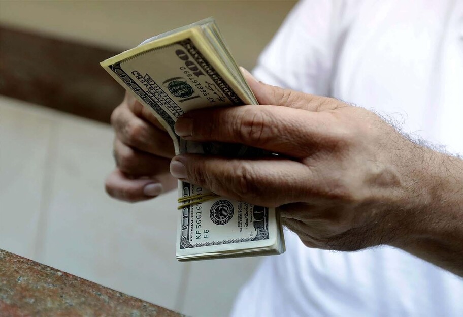 Обмін валют у Києві обернувся крадіжкою - зловмисників затримали - фото - фото 1