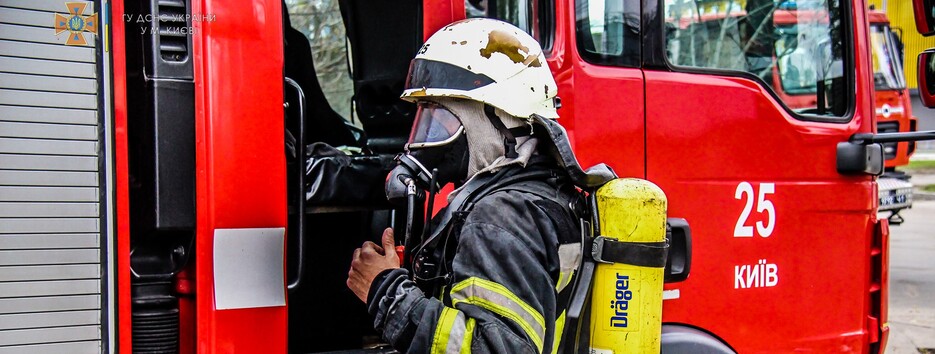 В Киеве загорелся самокат: мужчина получил ожоги лица и рук