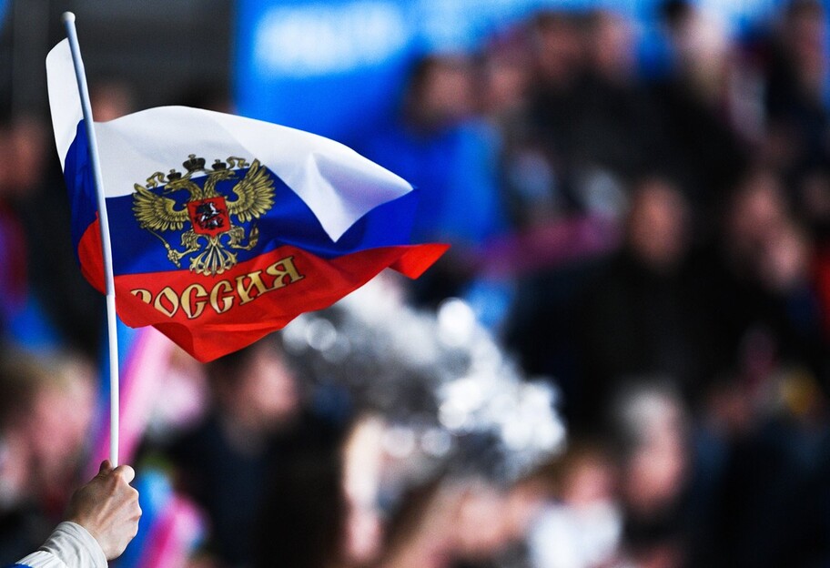 Російський прапор на Хрещатику - у центрі Києва сталася бійка через триколор - відео - фото 1