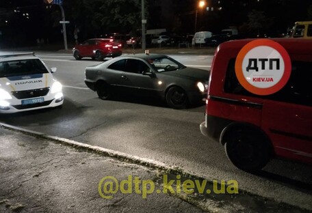 Патрульные в Киеве устроили ночную погоню за пьяным водителем (фото)