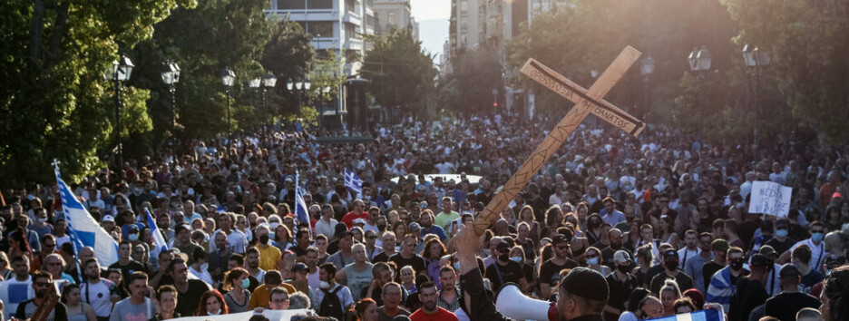 Тисячі вийшли на вулиці: у Європі масштабні протести проти вакцинації (фото)