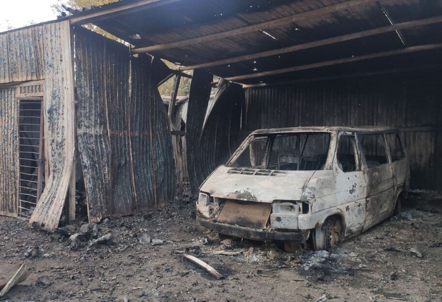 Война на Донбассе - снаряд уничтожил автомобиль капеллана - фото - фото 1