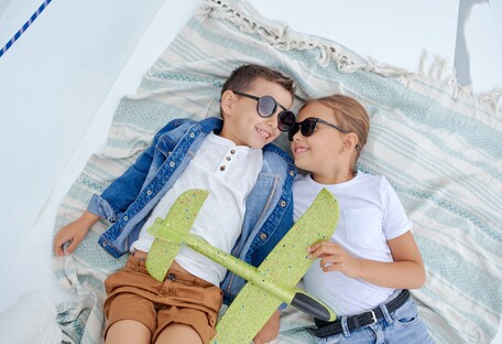 Как выбрать солнцезащитные очки для детей: Комаровский дал советы родителям