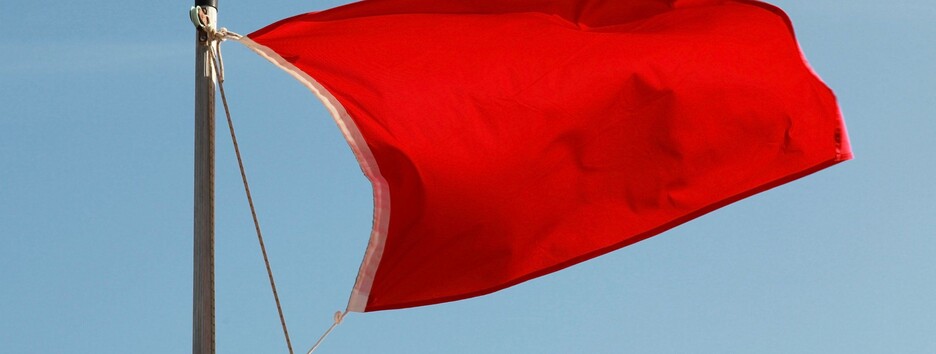 Красные флаги на всех пляжах Киева: почему нельзя купаться