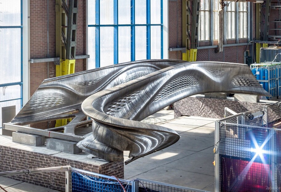 3D міст з металу встановили в Амстердамі - фото 1