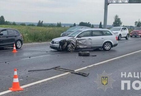 Автокатастрофа под Львовом: в тройном ДТП погибла 2-летняя девочка