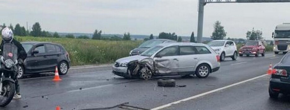 Автокатастрофа под Львовом: в тройном ДТП погибла 2-летняя девочка