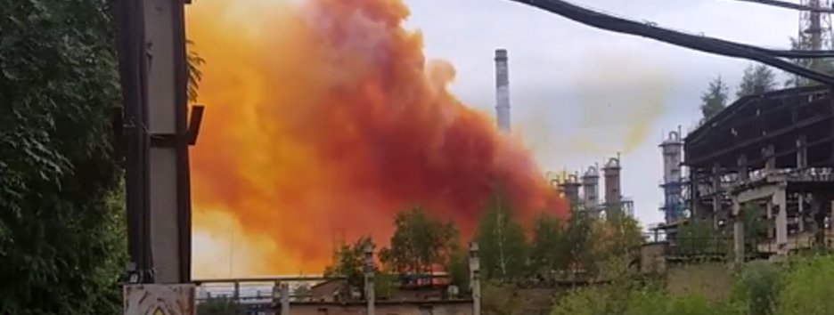 Советуют закрыть окна: в Ровенской области произошел взрыв на химзаводе (видео)