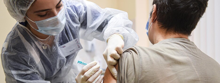 Опубліковано список клінік, які роблять щеплення від коронавірусу в Києві