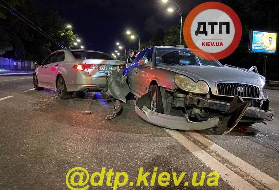 Потрійна ДТП у Києві - п'яний водій не помітив автомобіль, який загальмував - фото - фото 1