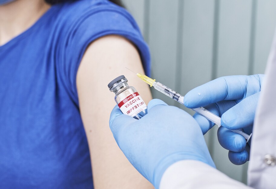 Вакцини Pfizer і AstraZeneca перевірили проти коронавірусу Дельта - дослідження - фото 1