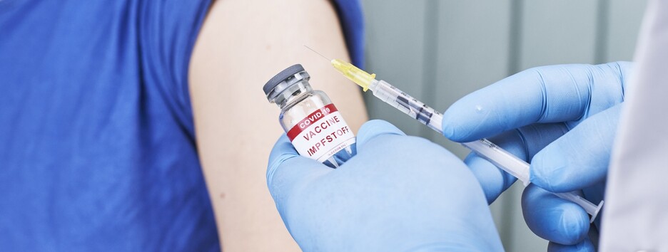 Вчені дослідили, як вакцини Pfizer і AstraZeneca захищають від штаму 