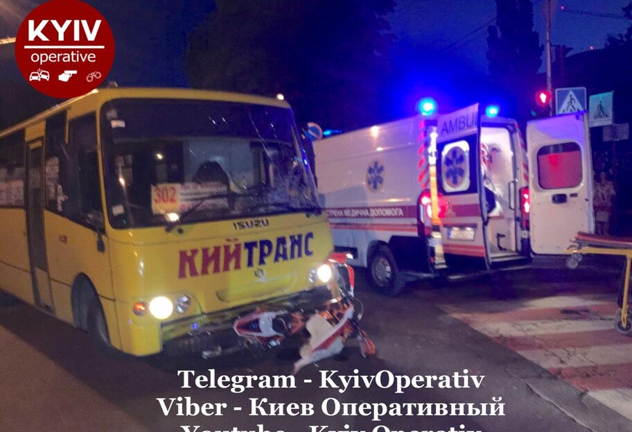 Маршрутка и мотоцикл столкнулись в Киевской области – есть пострадавший – фото - фото 1