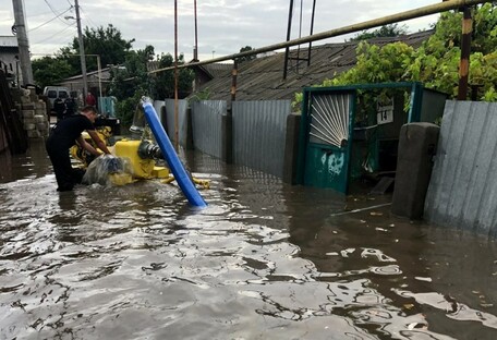В Бердянске наводнение, двое погибли от удара током (фото)