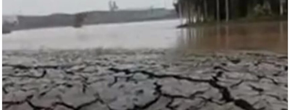 Земля піднялася з води: в Індії зняли на відео рідкісне явище