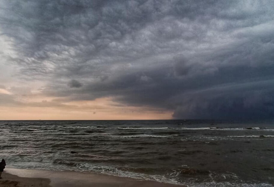 Шторм на морі - неподалік Маріуполя бушувала стихія - фото - фото 1
