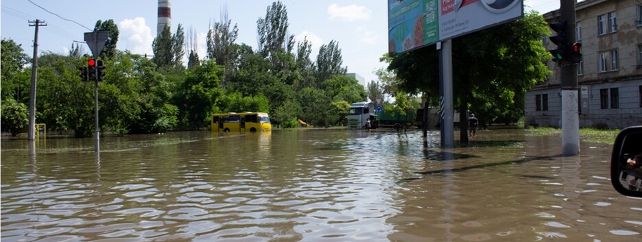 Несло потоком воды: стало известно о состоянии мужчины, которого смыло в море во время ливня