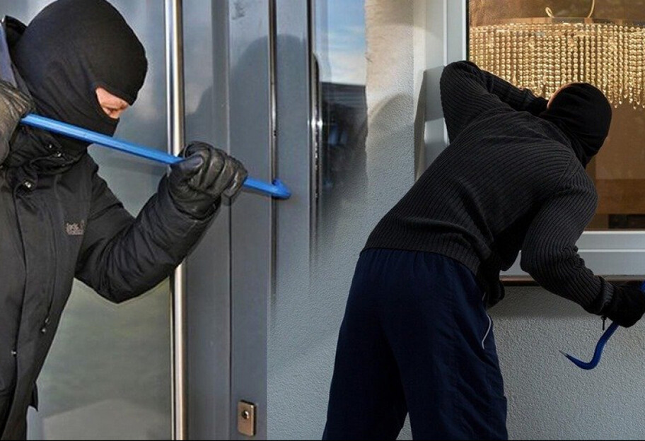Два злодія в Києві пограбували квартиру поліцейського, фото  - фото 1