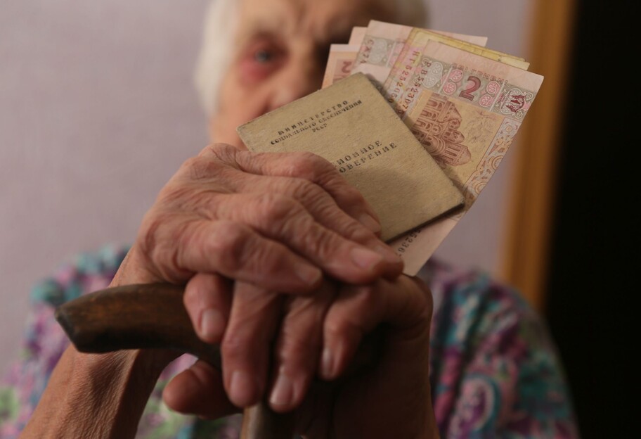 Надбавки в размере 400 гривен ждут пенсионеров старше 70 лет - фото 1