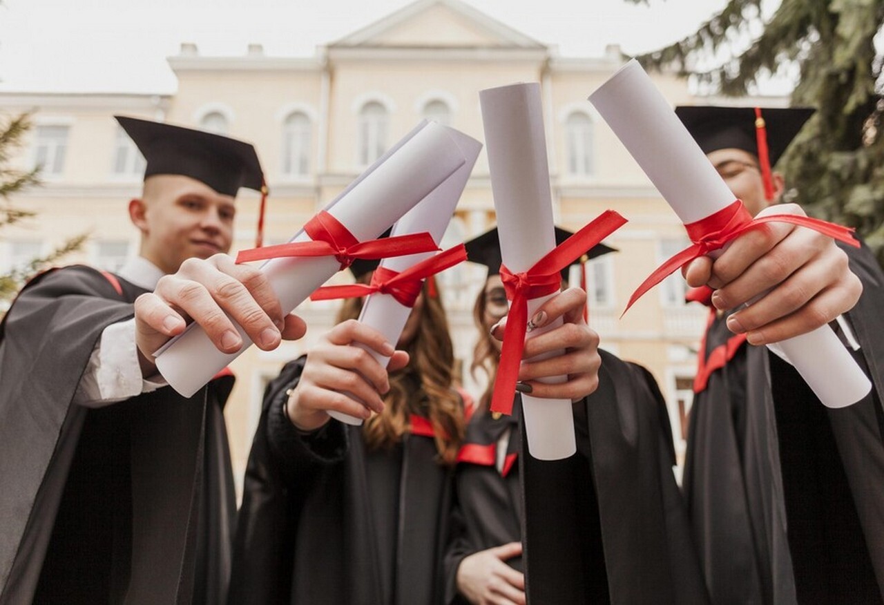 Лучшие вузы Украины в 2021 - 20 университетов, куда подали больше всего заявлений - фото 1
