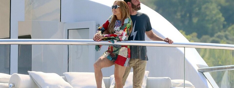 У Ахметова відхрестилися від яхти, на якій відпочивали Джей Ло і Бен Аффлек