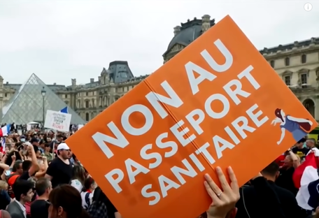 Масові протести у Франції: сенат пом'якшив законопроект про санітарні пропуски