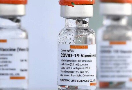 Вчені вивчили ефективність китайської вакцини після третього уколу