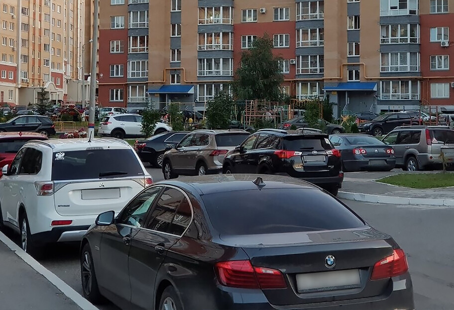 У Києві паркування у дворах житлових будинків стане платним - фото 1
