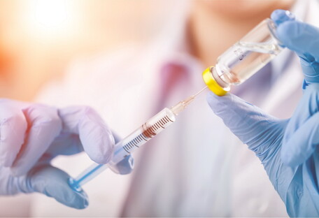 Нове дослідження порівняло симптоми COVID-19 і побічні ефекти вакцини