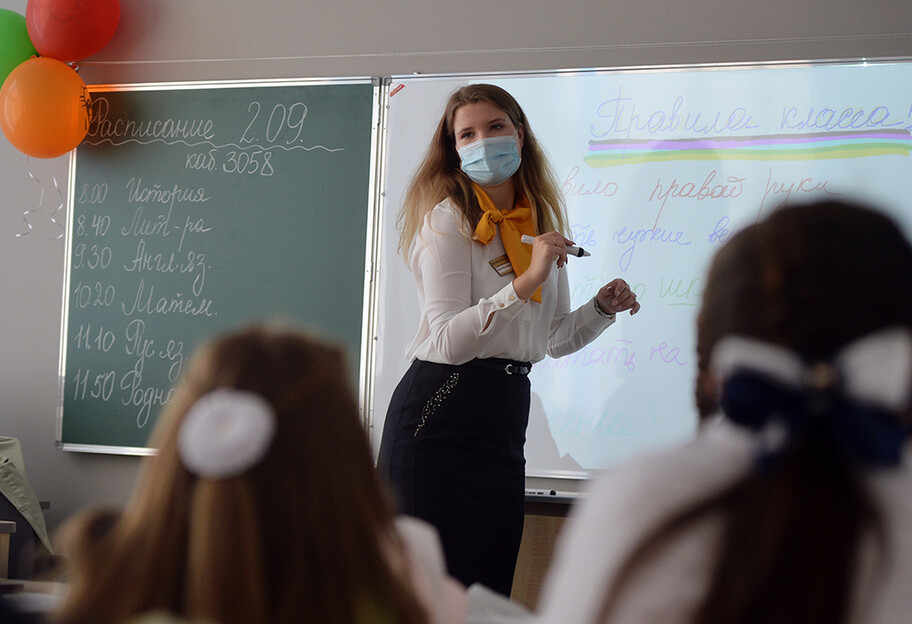 Школи в Україні можуть не відкрити, якщо вчителі не вакцинуються - фото 1
