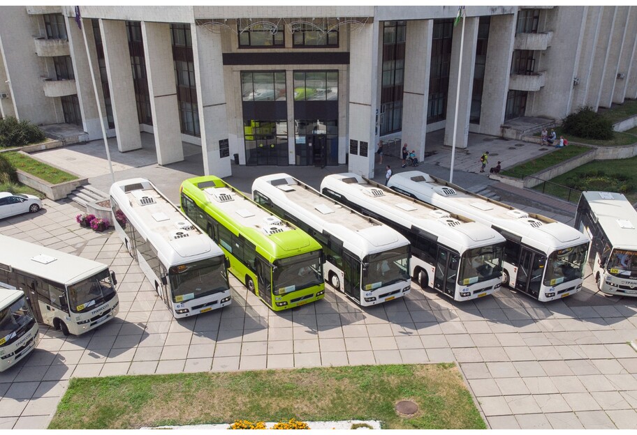 Новые маршрутки Киева - у Кличко представили обновленные автобусы - фото - фото 1