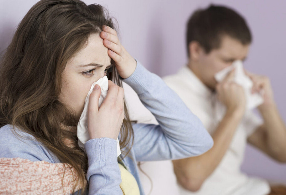 Чихание и коронавирус – назван симптом, характерный для вакцинированных - фото 1