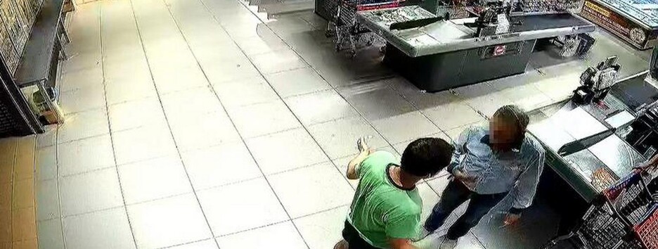 У Києві злодії побили охоронця супермаркету за зауваження (відео)