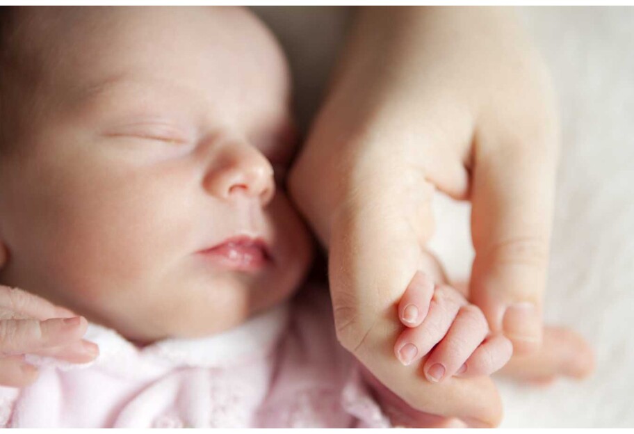 В Израиле родился ребенок с эмбрионом в животе - фото 1