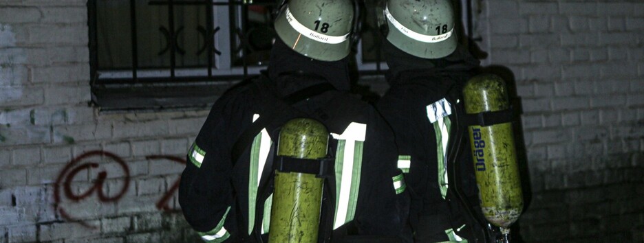 В Киеве горит общежитие: эвакуировали 15 человек