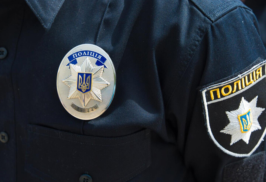В Харькове психически нездоровый мужчина устроил драку с полицией на крыше дома - фото 1