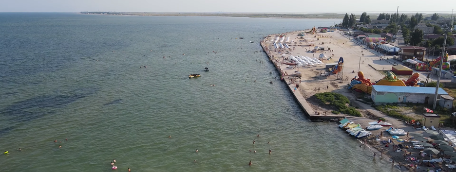 Дуже мало туристів: блогер показав пляжі Генічеська з висоти пташиного польоту (відео)