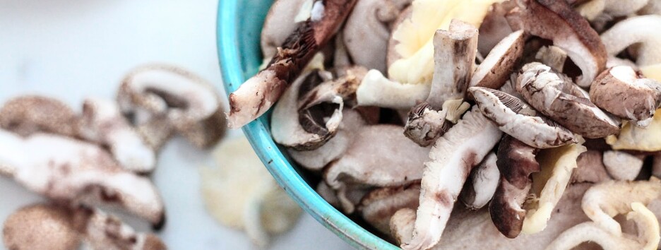 Консервація на зиму: рецепт смачних тушкованих грибів