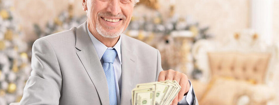 Скільки років потрібно працювати, щоб отримувати максимальну пенсію: українцям дали відповідь