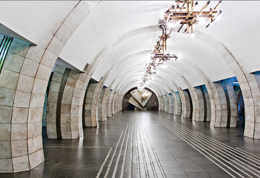 Бійка у метро Києва - чоловіки побилися на ескалаторі - відео - фото 1