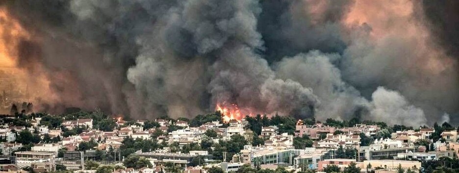 Пожежі в Греції спалахнули з новою силою: на Афіни йде стіна диму і вогню (фото)