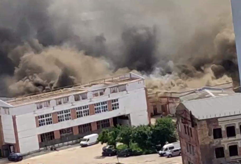 Пожар в Киеве - горят склады на Куреневке  - фото, видео - фото 1