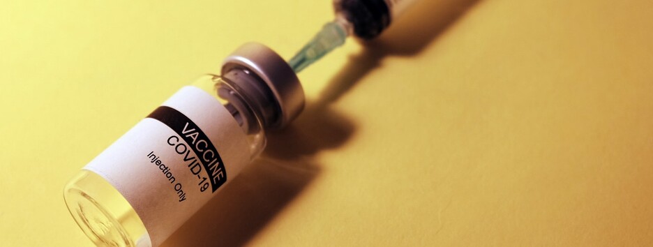 Потрібно розробляти нові: вчені заявили про падіння ефективності вакцин від COVID-19