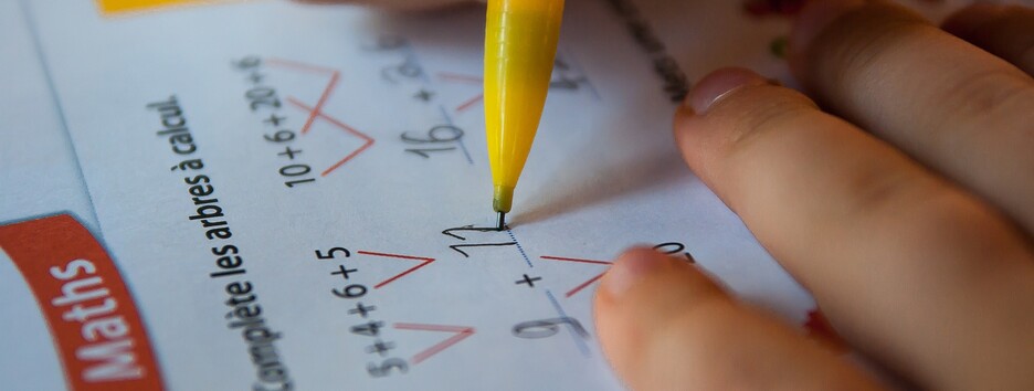Збираємо дитину у школу: як правильно обрати олівці та ручки 